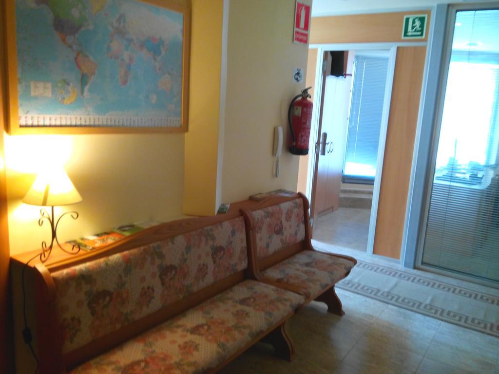 Hostal Sant Sadurni Sant Sadurní dʼAnoia Esterno foto