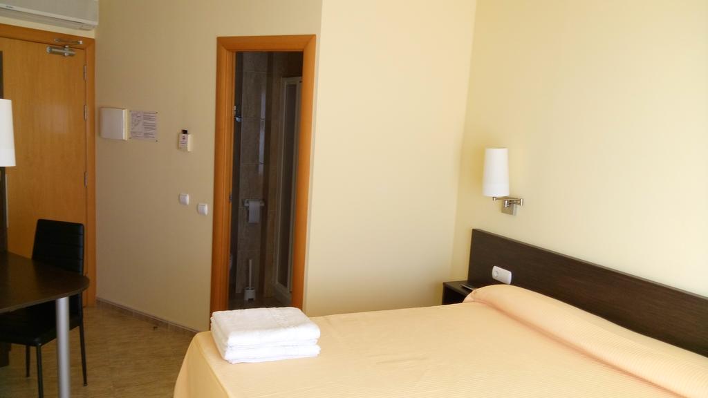 Hostal Sant Sadurni Sant Sadurní dʼAnoia Esterno foto
