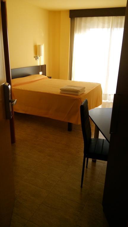 Hostal Sant Sadurni Sant Sadurní dʼAnoia Esterno foto