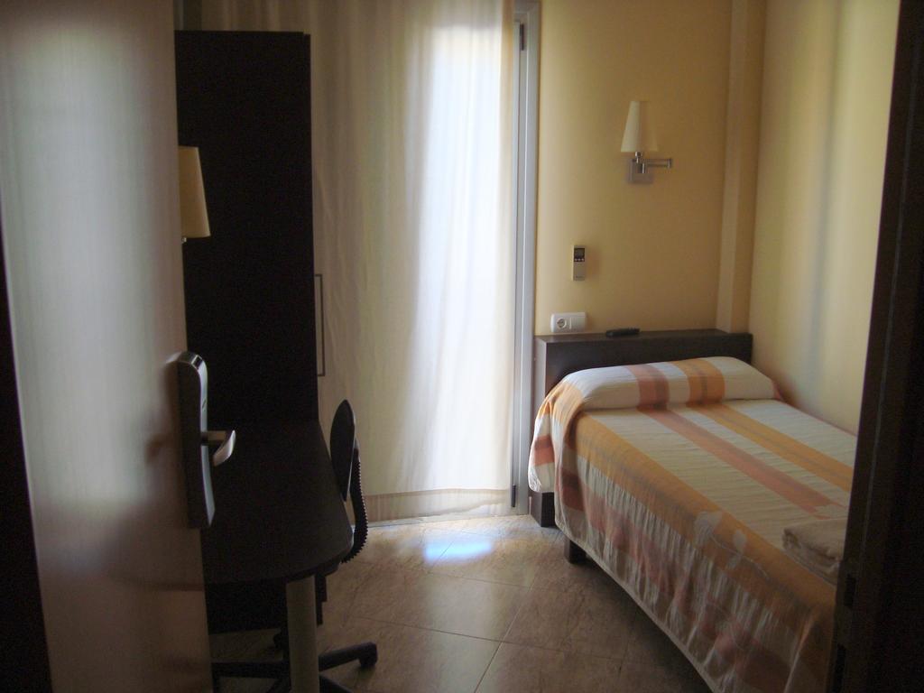 Hostal Sant Sadurni Sant Sadurní dʼAnoia Esterno foto