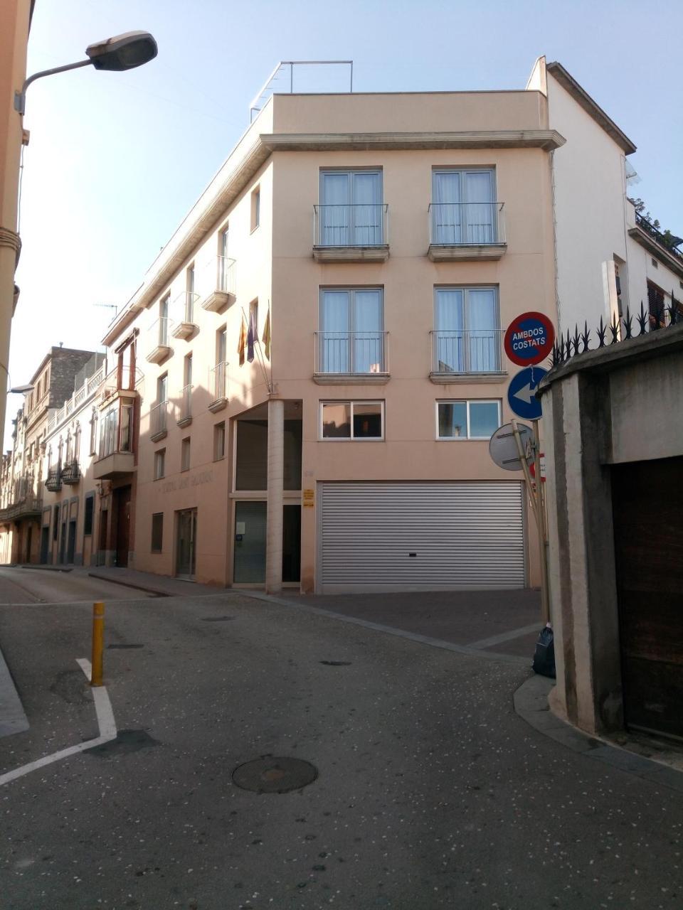 Hostal Sant Sadurni Sant Sadurní dʼAnoia Esterno foto